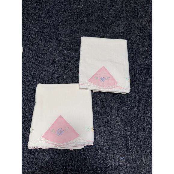 Unique Pair of White Pillowcases Crocheted Pink White Gently Used Freshly Washed - Picture 1 of 8